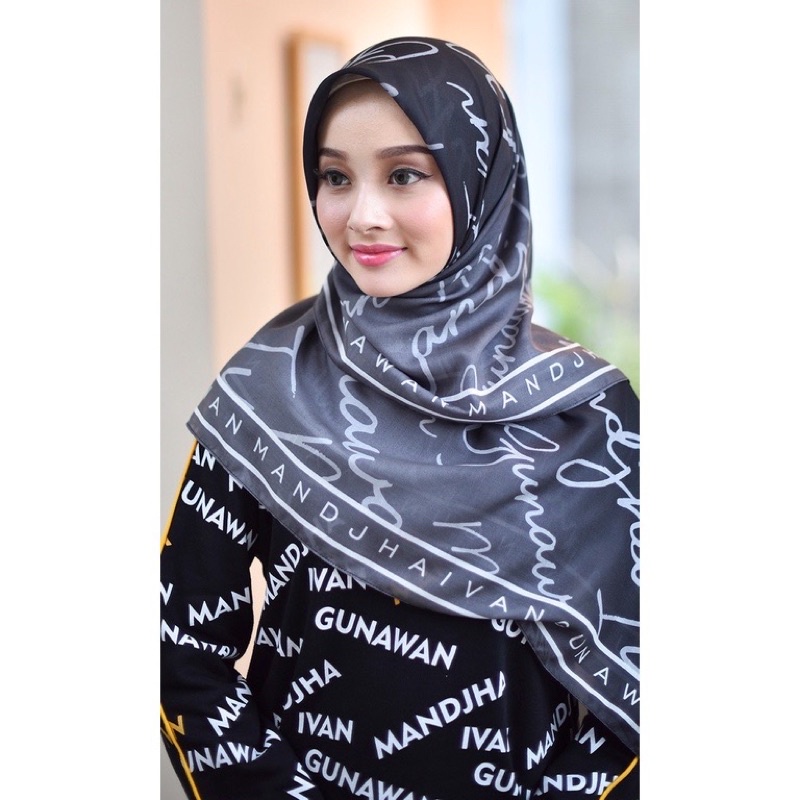 Jual MANDJHA Gradation Monogram Black Scarf By IVAN GUNAWAN Jilbab