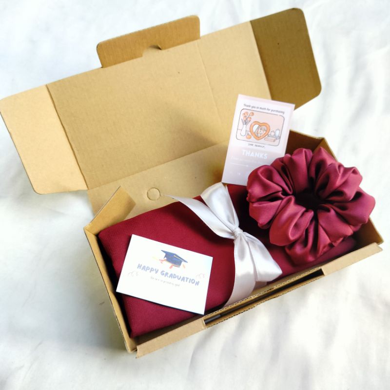 Jual Paket C Hampers Cewe Isi Jilbab Scrunchie Perempuan Giftbox