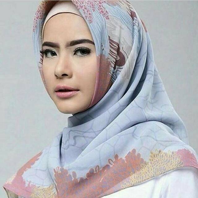 Jual Ayaka Scarf By Ria Miranda Preloved Sekali Pakai Shopee Indonesia