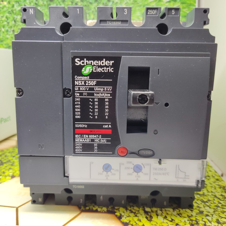 Jual MCCB Breaker Schneider Elektrik NSX250F 4P 250A 4pole 250 A