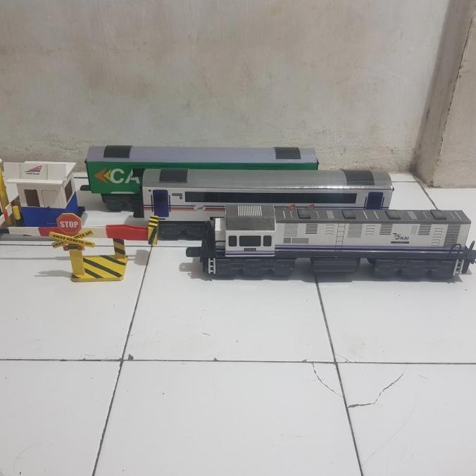 Jual Miniatur Lokomotif Kereta Api 1 Paket Shopee Indonesia