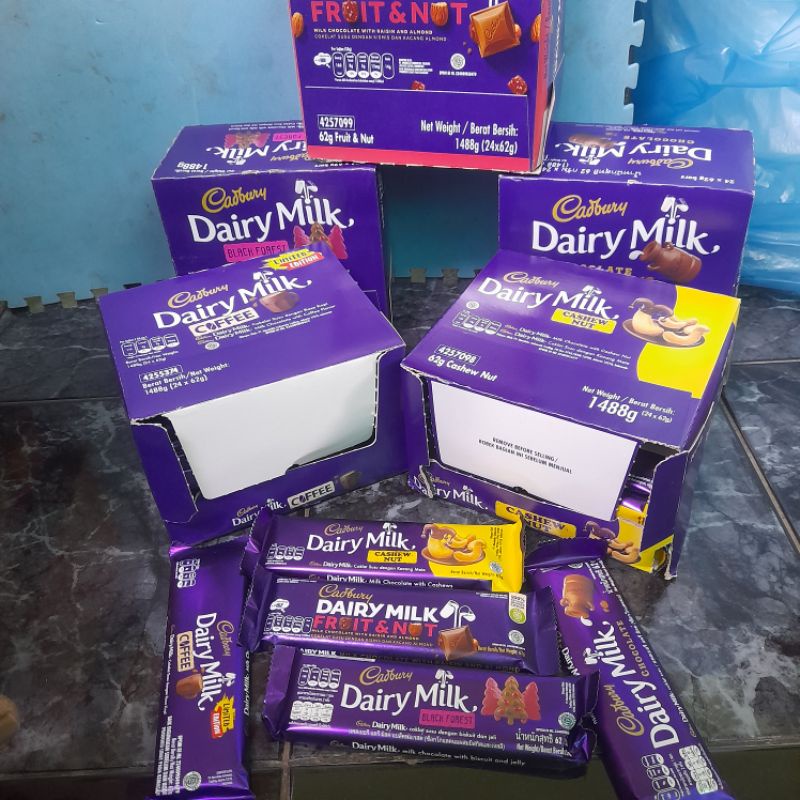 Jual Cadbury Dairy Milk Gr Box Isi Pcs Coklat Susu Cashew Nut