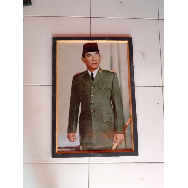 Jual Lukisan Cetak Insinyur Sukarno Plus Bingkai Uk 65 X45 Shopee