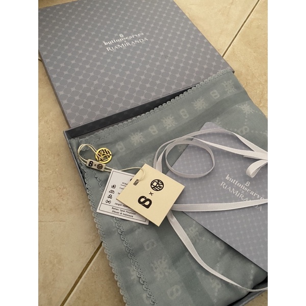 Jual Xanadu Monogram Buttonscarves X Ria Miranda Ice New Shopee