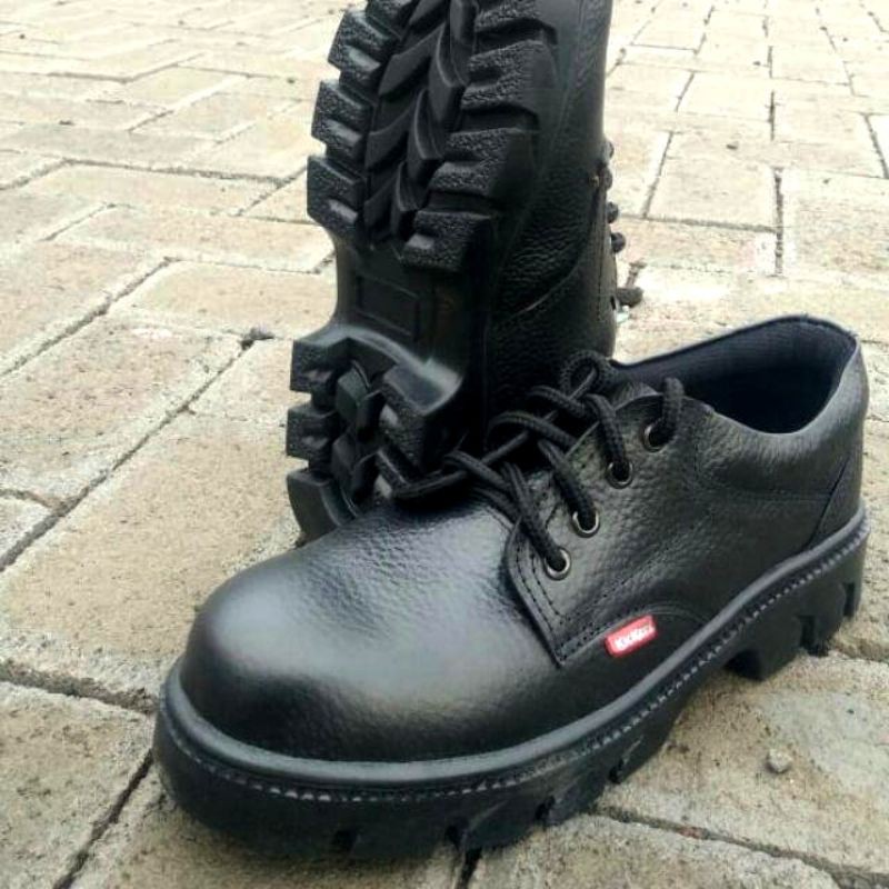 Jual Sepatu Safety Pendek Bahan Kulit Sapi Asli Ujung Besi Kerja Pabrik