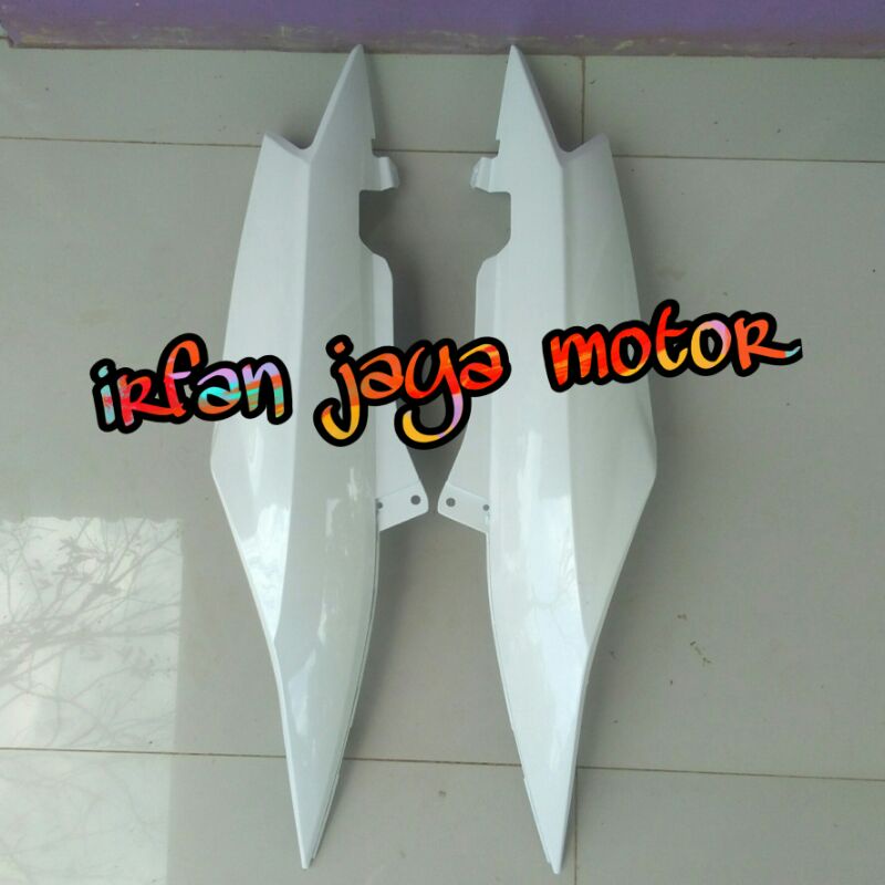 Jual Cover Body Belakang Yamaha Mio Soul Karbu Putih 2008 2012 Shopee