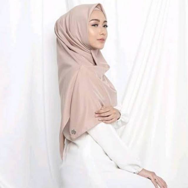 Jual Voal Ultra Satin Hijab Princess Warna Nude 120 120 Minus Ada