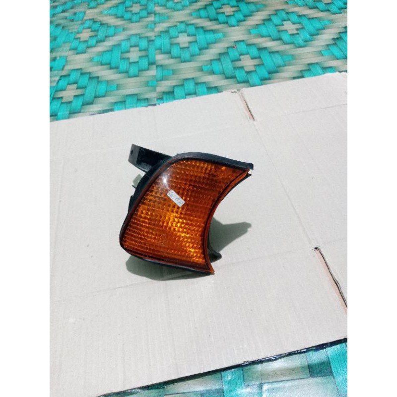 Jual Lampu Sein Reting Depan BMW E34 Original Sebelah Kanan Kuning