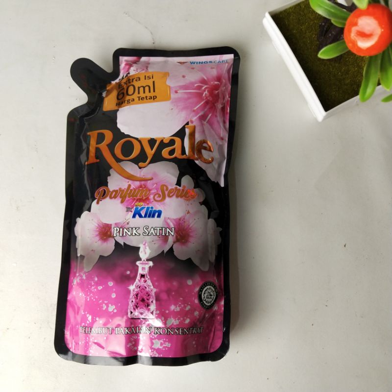 Jual So Klin Royale Parfum Series 650 ML Pelembut Pewangi Pakaian Royal