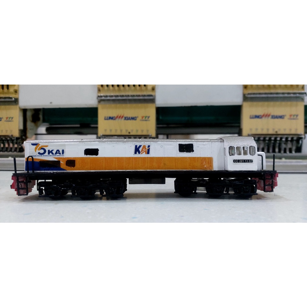 Jual MINIATUR LOKOMOTIF CC 201 203 BAHAN FULL RESIN MINIATUR KERETA