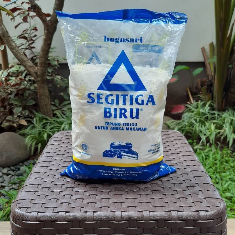 Jual Tepung Segitiga Biru Kemasan Ekonomis Bogasari Kg Shopee Indonesia