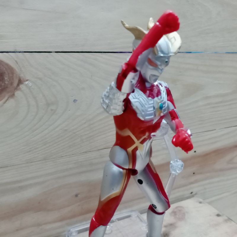 Jual Figure Ultraman Zero Strong Corona Dengan Artikulasi Titik