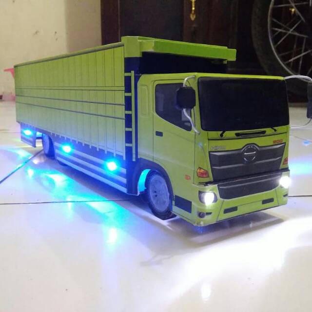 Jual Miniatur Truk Hino Tronton Remot Control Variasi Lampu