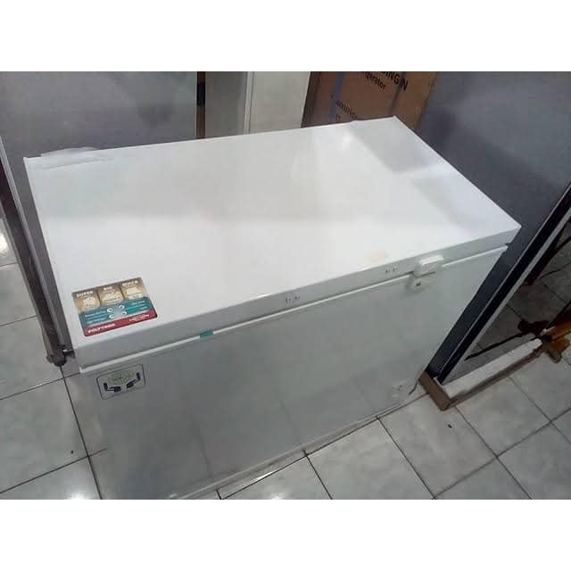 Jual FREEZER BOX 100L 200L 300L CHEST FREEZER POLYTRON PCF 217