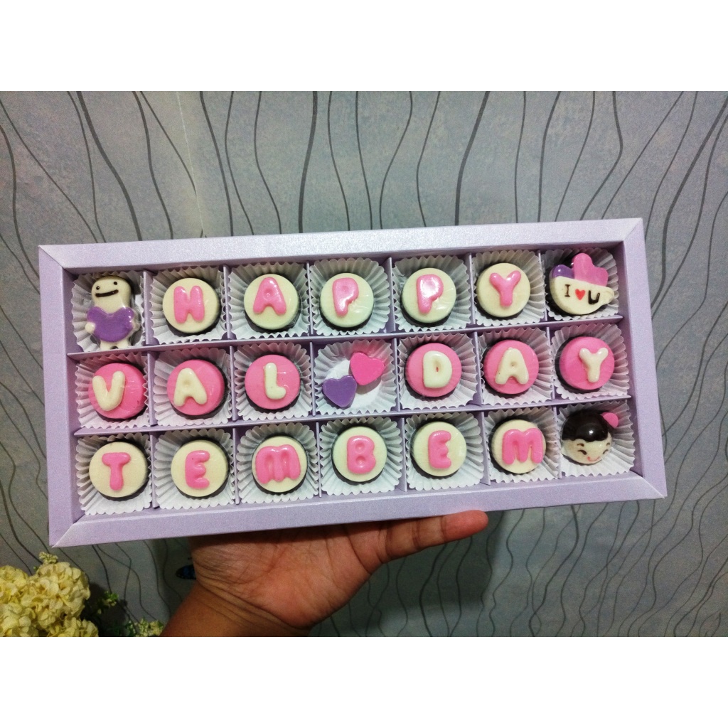 Jual Cokelat Box Kado Ulangtahun Anniversary Wisuda Cokelat Huruf Sekat