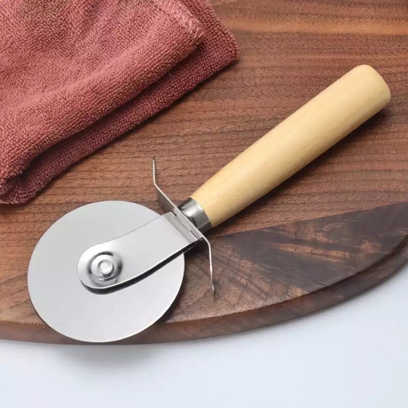 Jual Pizza Cutter Roller Gagang Kayu Pisau Pemotong Pizza Kue Pizza