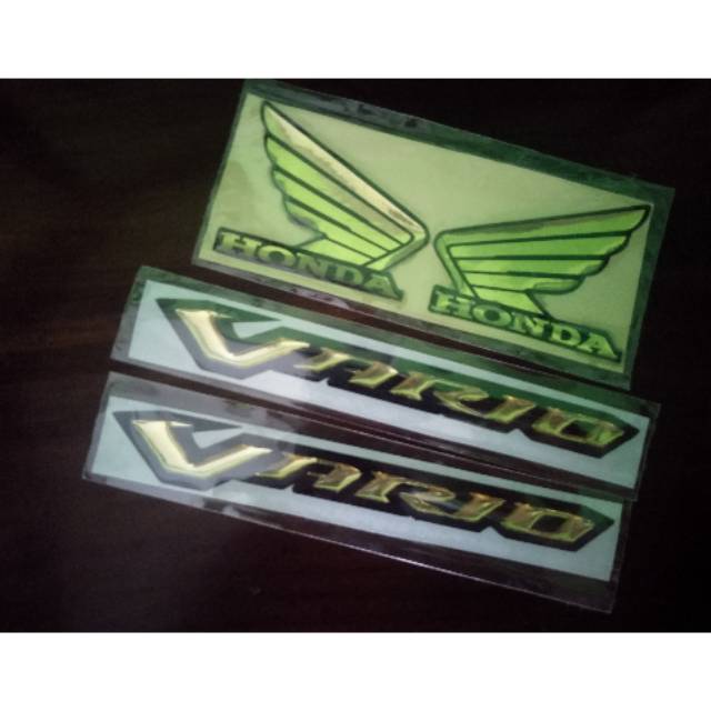 Jual Emblem Vario Gold Satu Set Sticker Timbul Vario Gold Dan Sayap