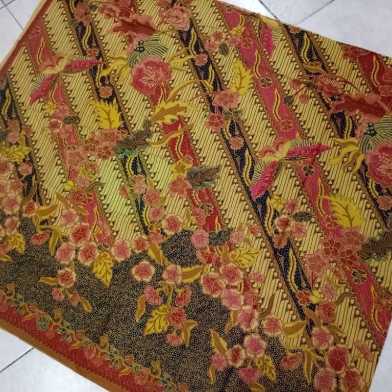 Jual Kain Batik Murah Laweyan Solo Motif Seling Kupu Merah Hokokai