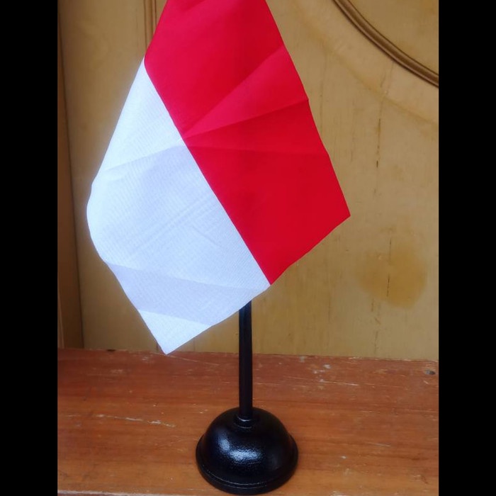 Jual Bendera Meja Merah Putih Indonesia Plus Tiang Kayu Dan Tatakan