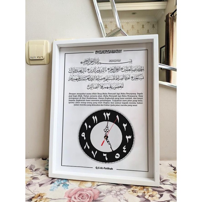 Jual HIASAN JAM DINDING KALIGRAFI SURAT AL FATIHAH HITAM PUTIH UK 30X40