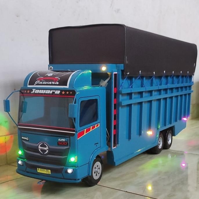 Jual Miniatur Mobilan Truk Oleng Kayu Truck Hino Tronton Maianan P70Cm