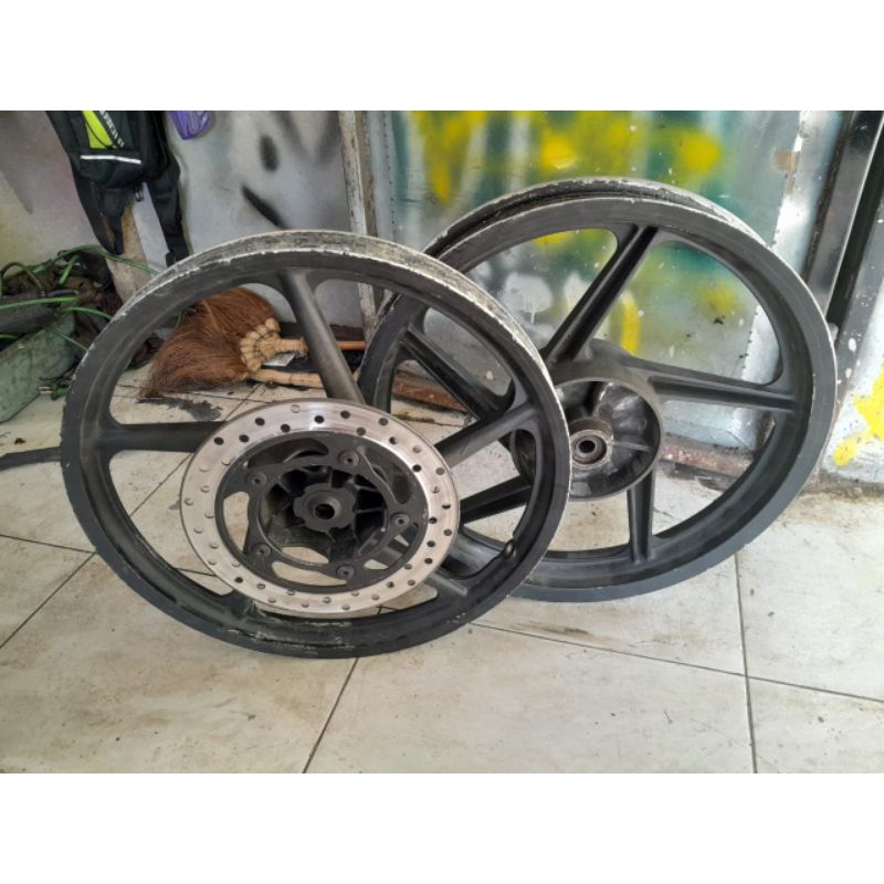 Jual RODA VELG BAJAJ PULSAR 135CC ORIGINAL Shopee Indonesia