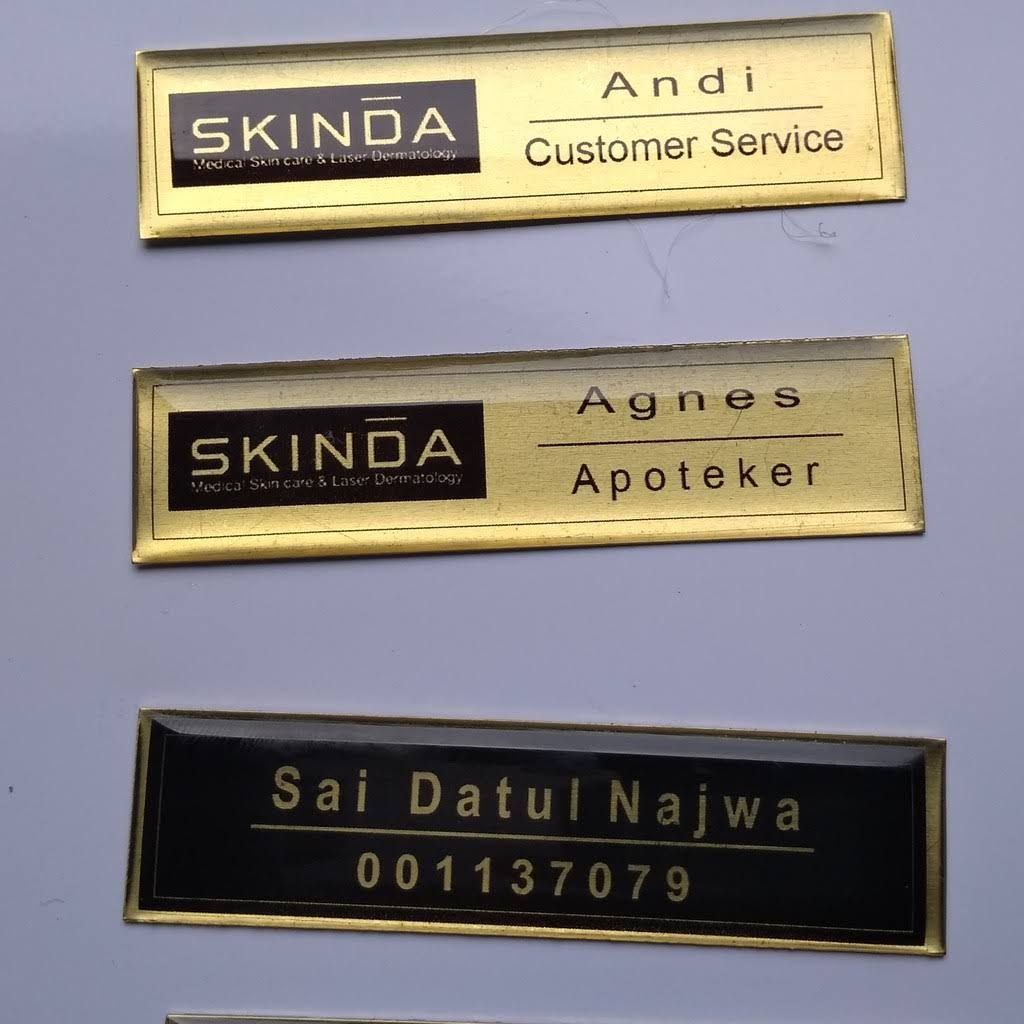 Jual Papan Nama Dada Cembung Resin Name Tag Akrilik Gold Silver