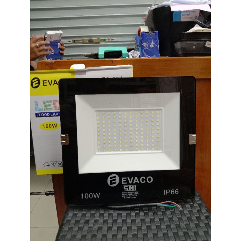 Jual LAMPU SOROT LED 100W LAMPU SOROT LED EVACO 100 WATT LED