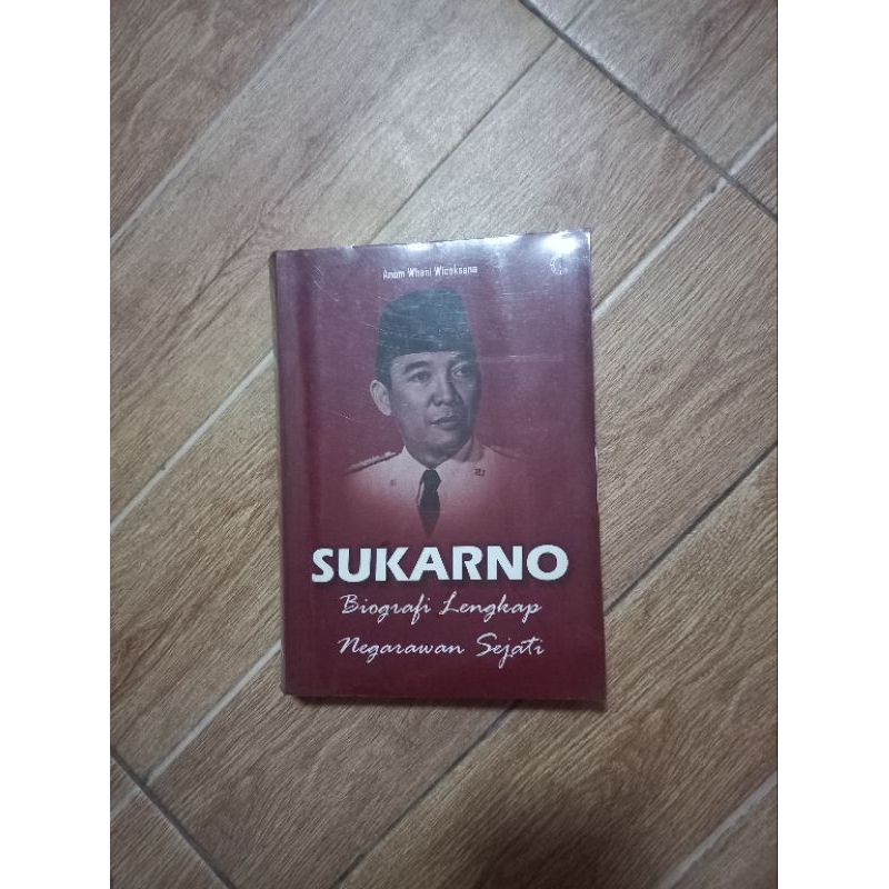 Jual Sukarno Biografi Lengkap Negarawan Sejati Shopee Indonesia