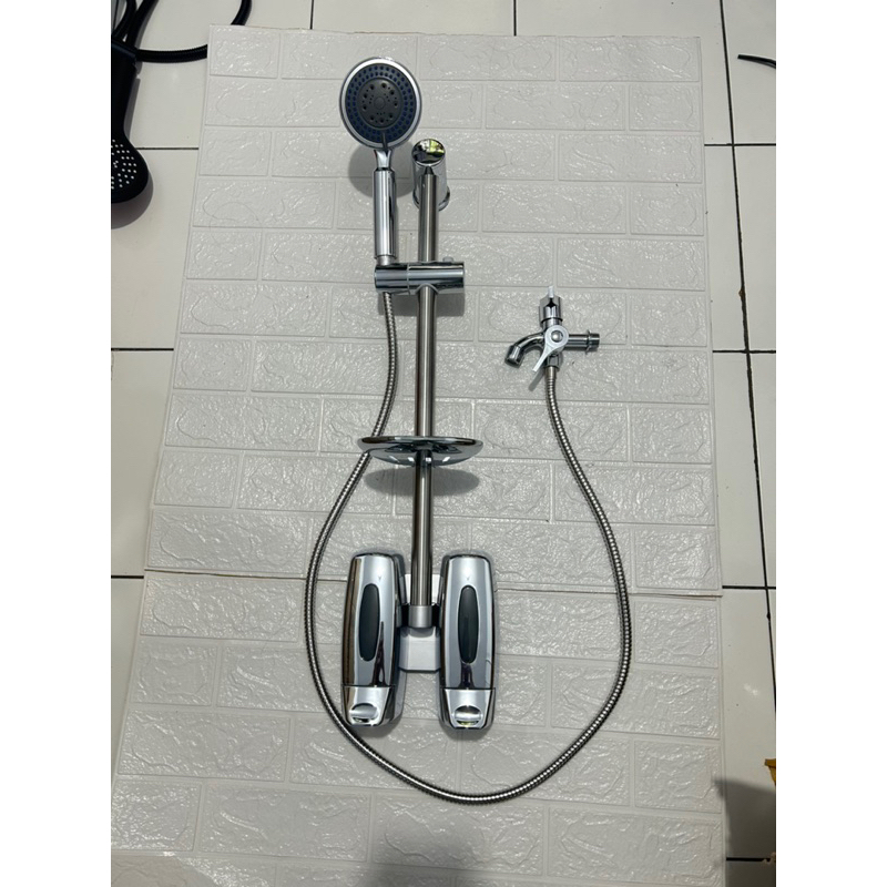 Jual Hand Shower Tiang Tempat Sabun Cair Kran Cabang Engkol Chrome