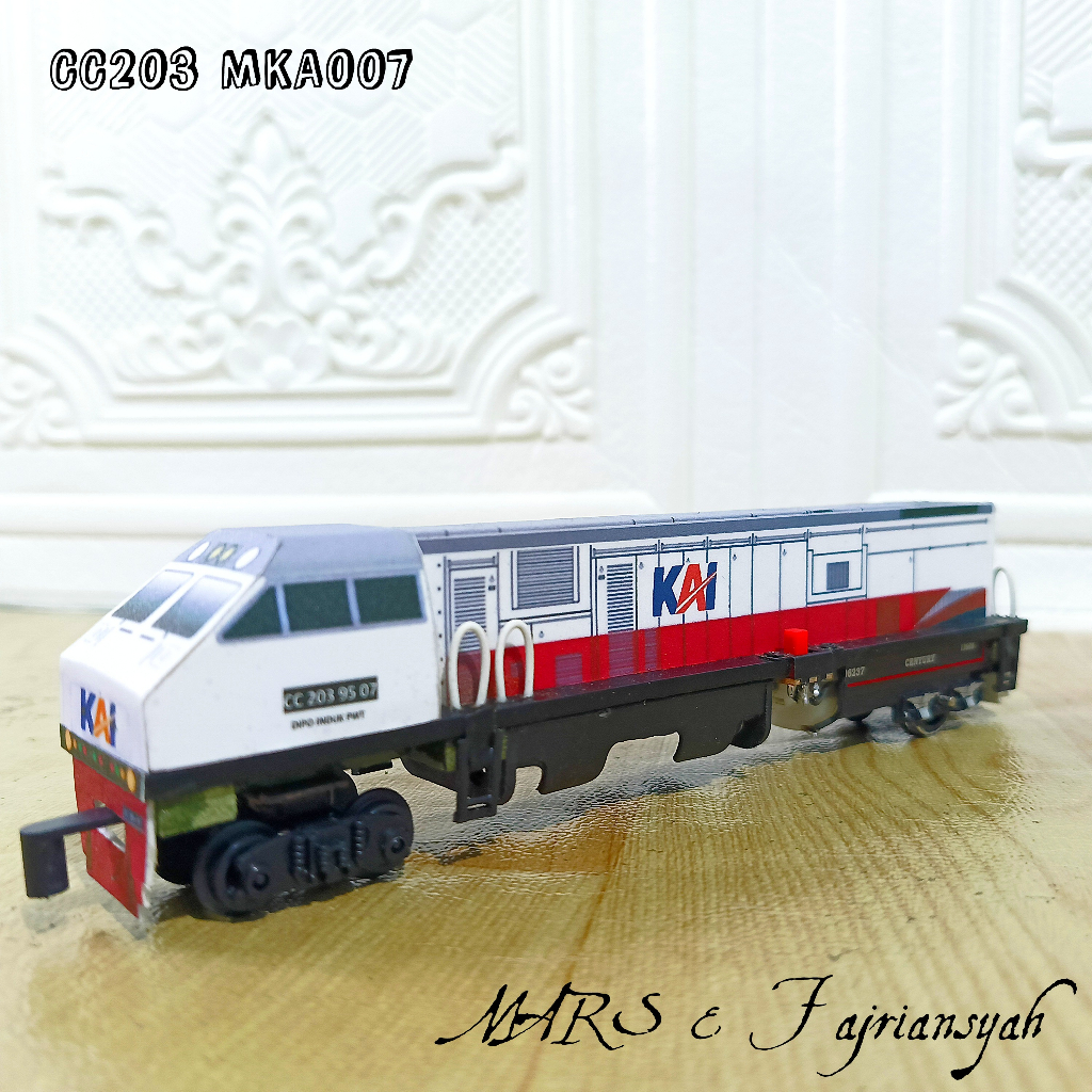 Jual CC203 Bermesin Lokomotif Miniatur Mainan Kereta Api Indonesia