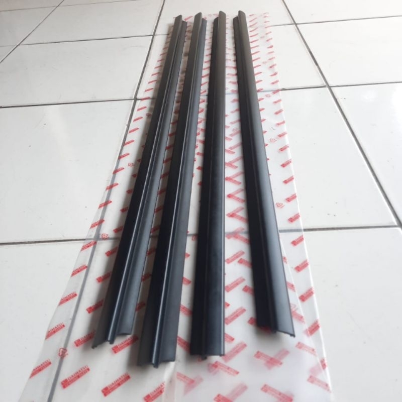 Jual Karet Pelipit Kaca Luar Rush Terios 2006 2017 Harga Set Shopee