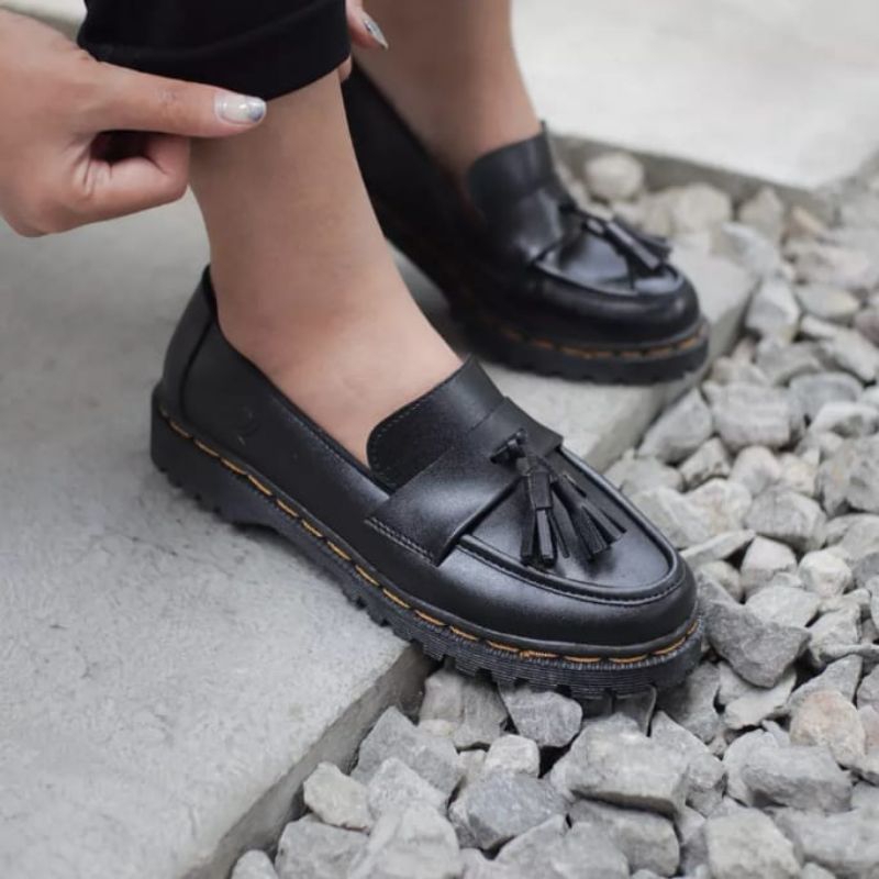 Jual Docmart Loafers Hitam Pria Wanita Formal Kasual Penny Loafers