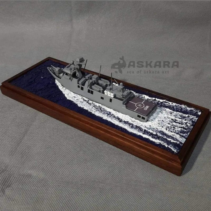 Jual Miniatur Kapal KRI I Gusti Ngurahrai Kapal Perang Shopee Indonesia