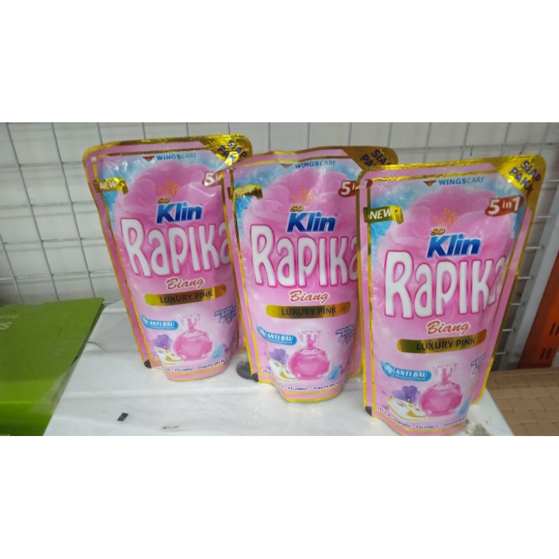 Jual Rapika Biang Pewangi Pakaian Pouch 250ml Soklin Rapika Luxury