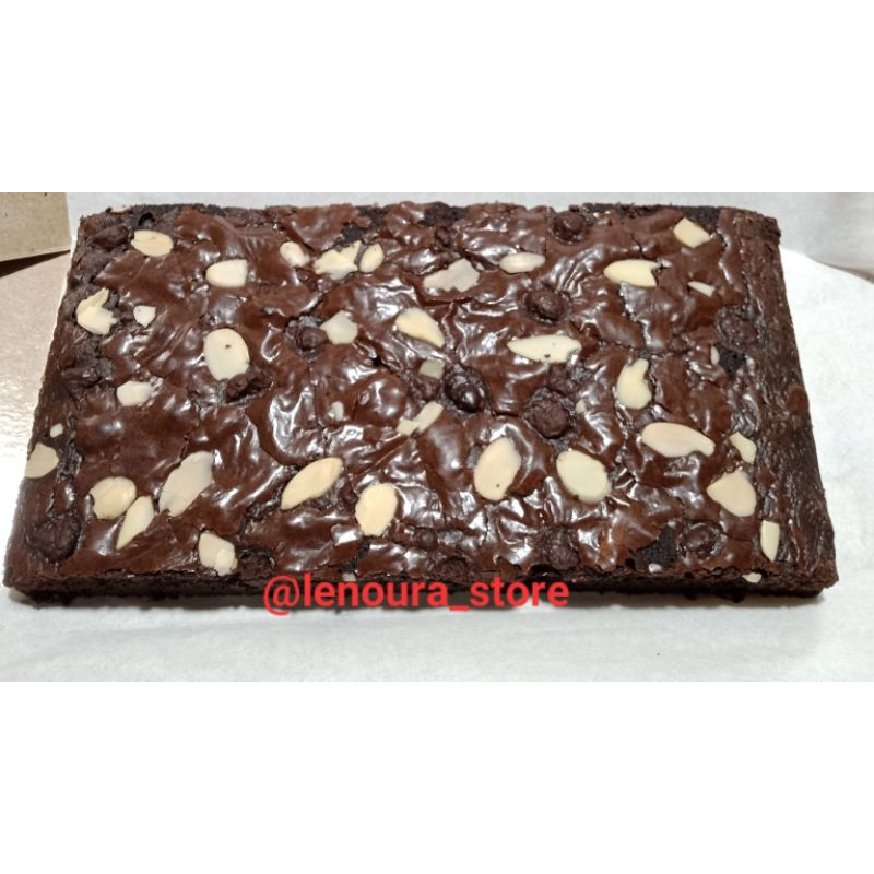 Jual Brownies Panggang Topping Almond Chocochips Homemade Ukuran