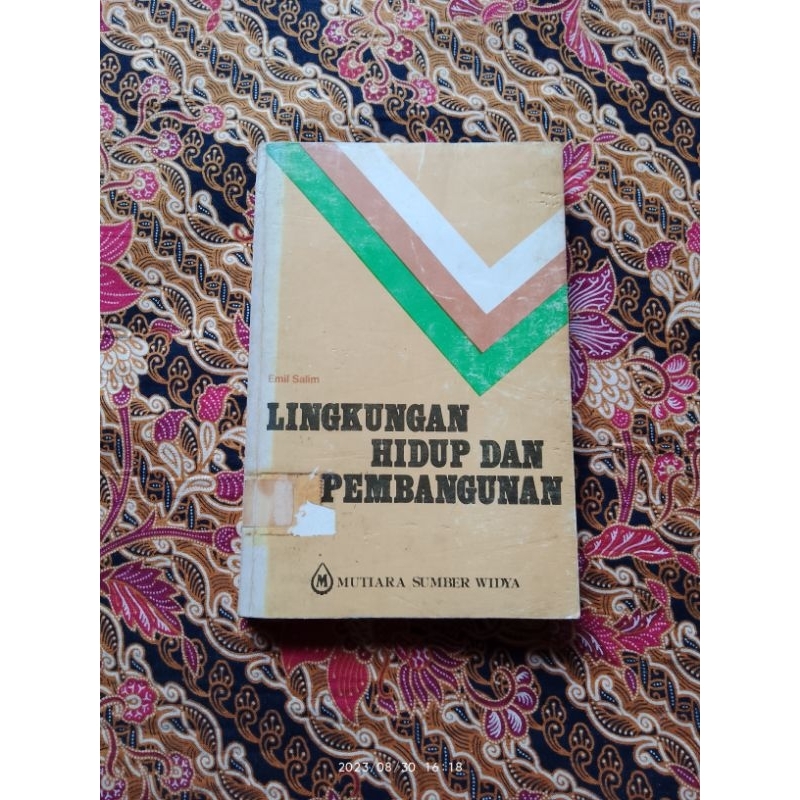 Jual Buku Politik LINGKUNGAN HIDUP DAN PEMBANGUNAN Emil Salim Shopee