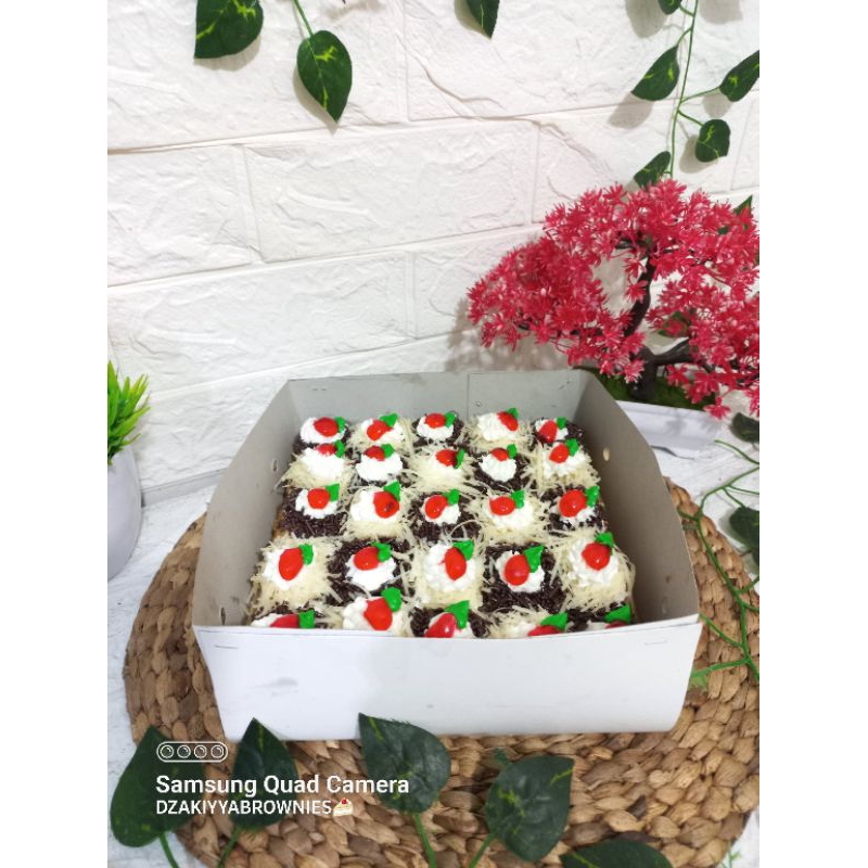 Jual Bolu Potong Topping Meses Keju Ukuran 20x20cm Shopee Indonesia