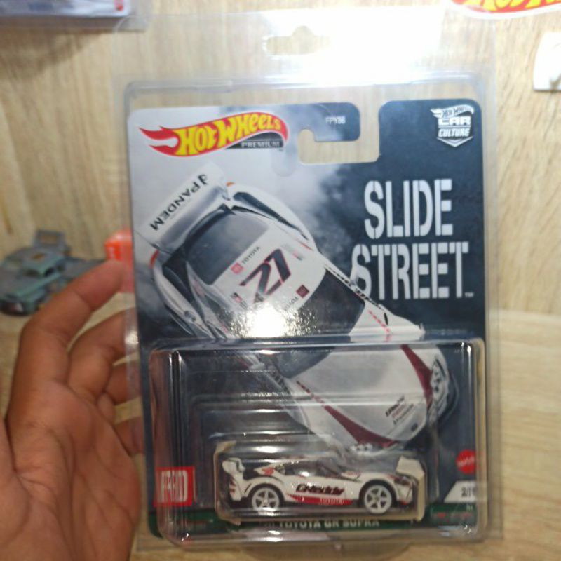 Jual Hot Wheels Premium SLIDE STREET 20 TOYOTA GR SUPRA PANDEM