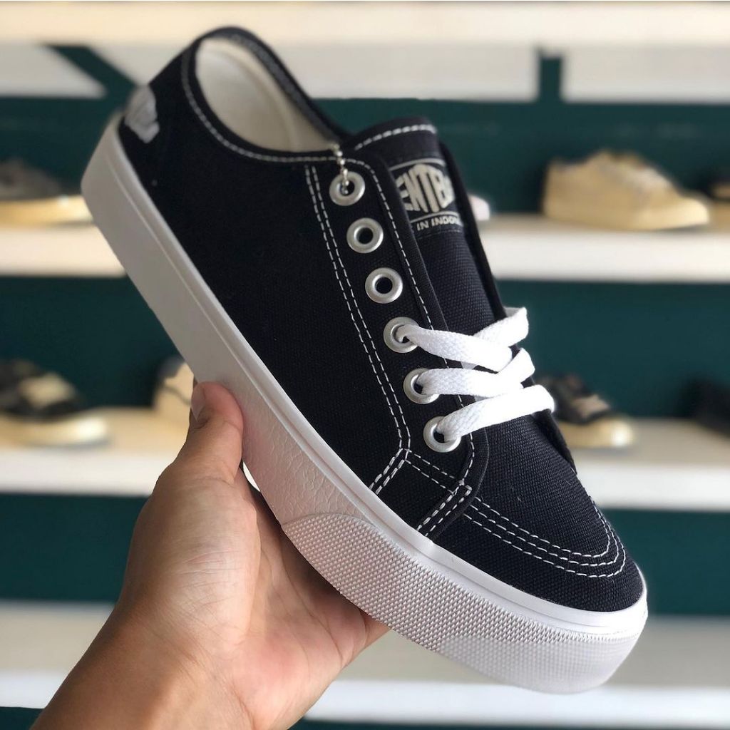 Jual Sepatu Ventela Putih Basic Low Original Shopee Indonesia