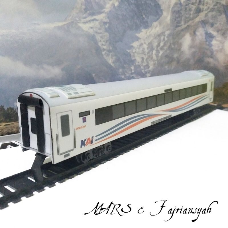 Jual Kereta Api Indonesia Gerbong Penumpang Lokomotif CC201 CC203