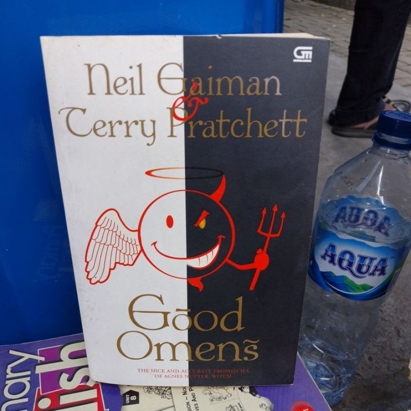 Jual Novel Good Omens By Neil Gaiman Dan Gerry Pratchett Shopee Indonesia