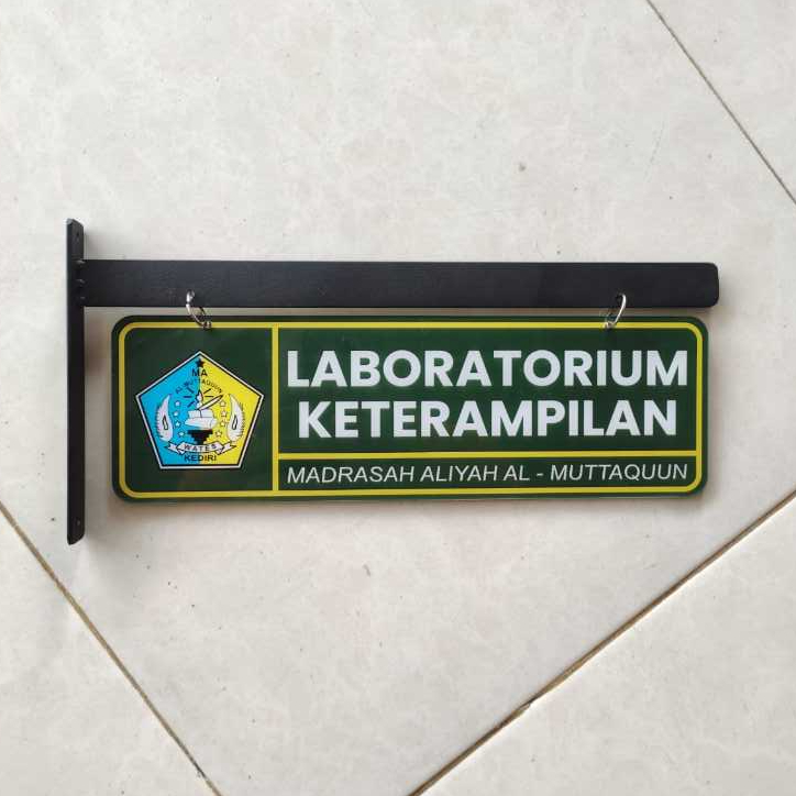 Jual Papan Nama Akrilik Kelas Ruangan Gantungan Custom Design