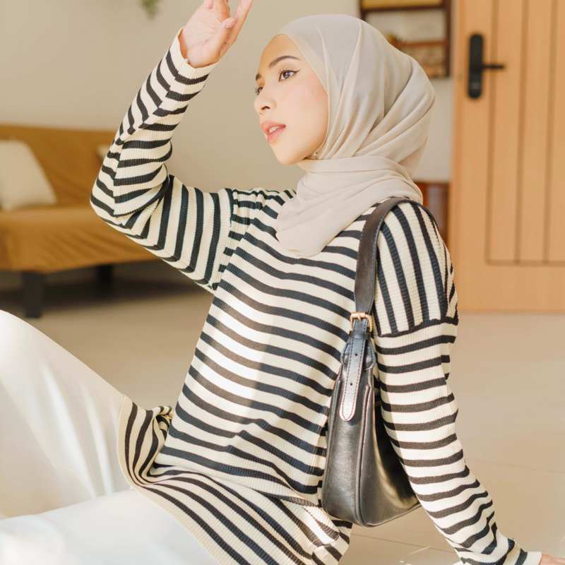 Jual JONA STRIPPED KNIT STRIPE KNIT JUMBO BIG SIZE BAJU MONOKROM KNIT