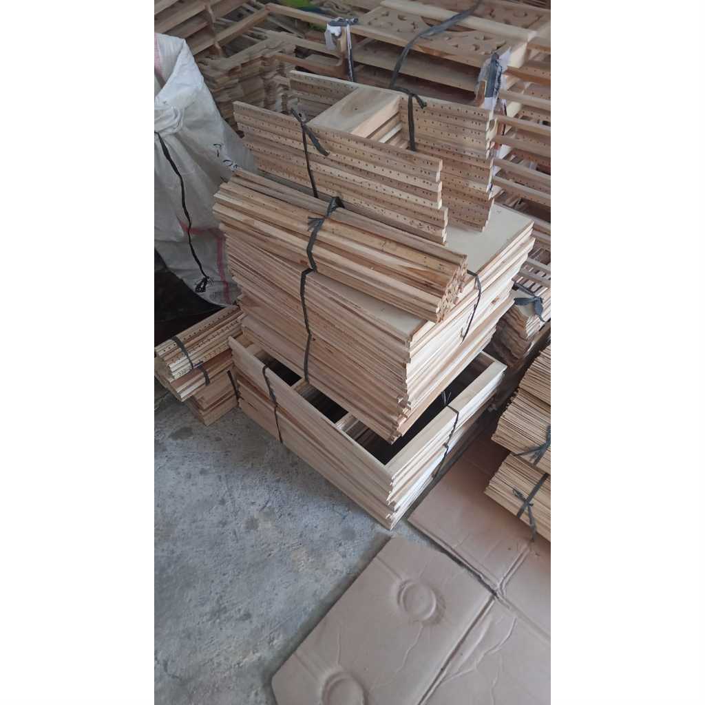 Jual Sangkar Ternak Kenari Pintu Bahan Kayu Jati Ambrukan Rakit