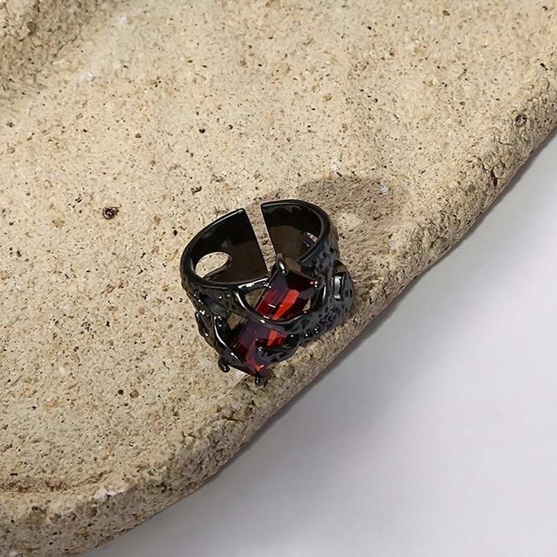 Jual LEERE COD Cincin Pria Tengkorak Ruby Hantu Burung Punk Motif