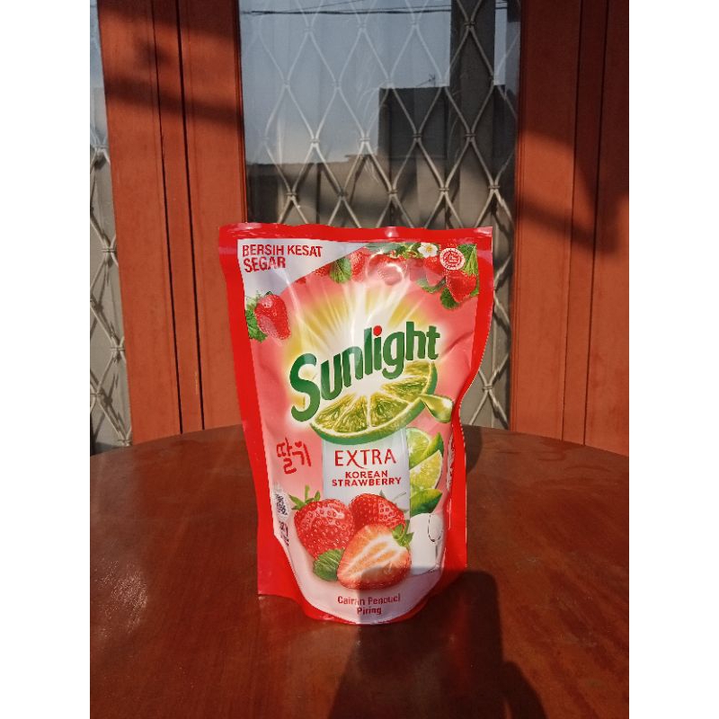 Jual SUNLIGHT EXTRA KOREAN STRAWBERRY 560 ML Shopee Indonesia