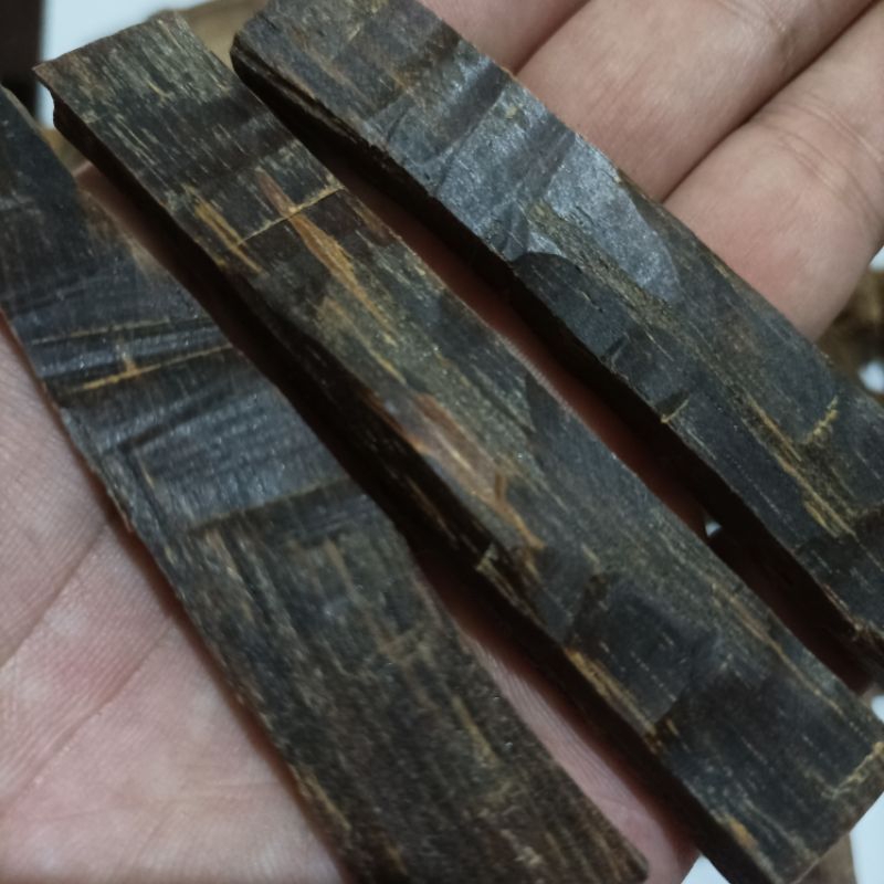 Jual Gaharu Buaya Grade A Super Kalimantan Wangi Asli Alami Kalimantan