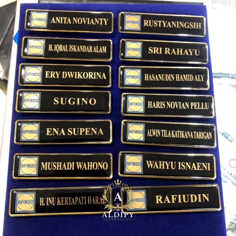 Jual Papan Nama Dada Name Tag Kuningan Dilapisi Fiber Warna Hitam Pakai