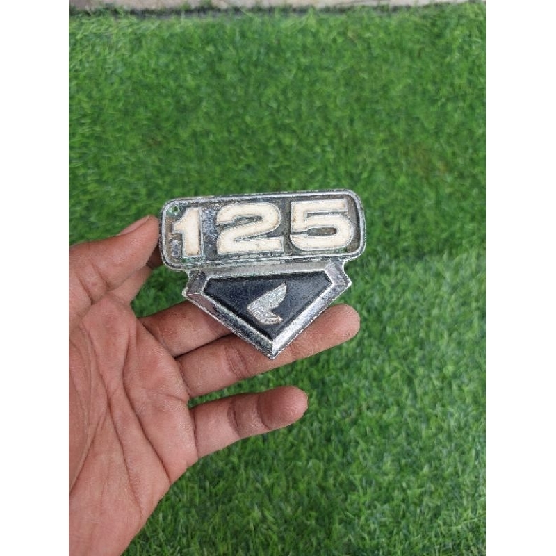 Jual Emblem Box Aki Tepong Aki Honda CB 125 Original Shopee Indonesia